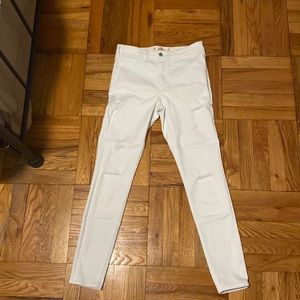 Hollistee Distressed White Skinny Jeans